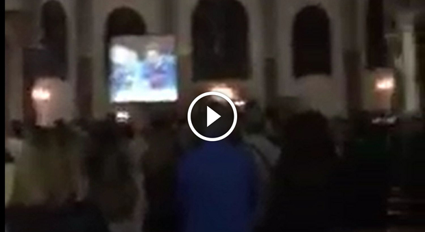 Napoli in festa per l'Europa: anche in chiesa risuona l'inno della Champions