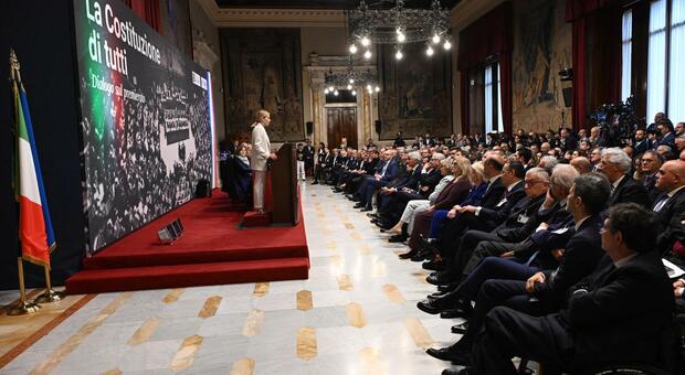 La presidente del Consiglio dei Ministri, Giorgia Meloni, nel corso del convegno "La Costituzione di tutti - Dialogo sul premierato" a Montecitorio, Roma 8 maggio 2024. ANSA/MAURIZIO BRAMBATTI