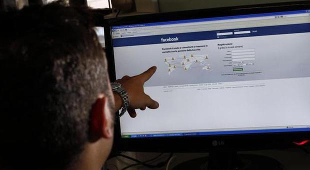Sequestra una minorenne contattata su Facebook, scoperto e arrestato
