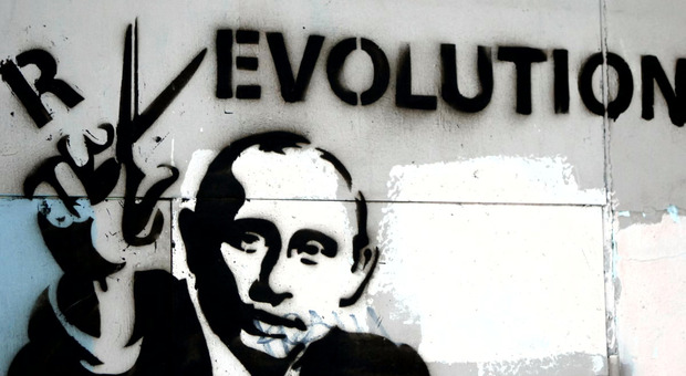 Russia, Putin firma 128 leggi che cambieranno la vita del Paese