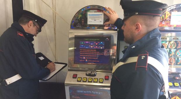 Roma, slot machine senza autorizzazioni nei bar: denunce e multe a Tor Bella Monaca