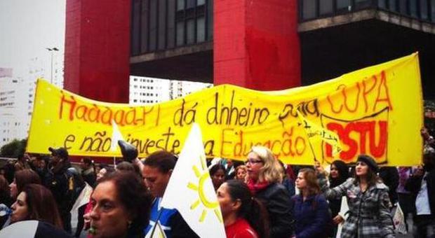 Continuano le proteste in Brasile, la direttrice del comitato organizzatore: «quello che c'era da rubare è stato rubato»
