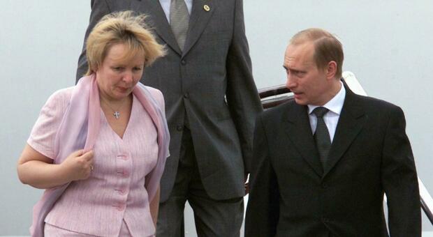 L'ex moglie di Putin vuole vendere due ville di lusso in Spagna: «Ha paura delle sanzioni Ue»