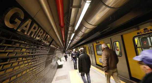 Napoli, si sente male in metropolitana: 32enne muore davanti a centinaia di persone