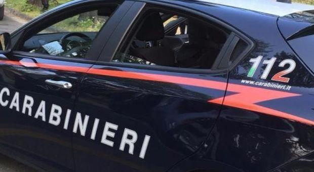 Fuggono all'alt dei carabinieri: catturati a Melito con la droga negli abiti