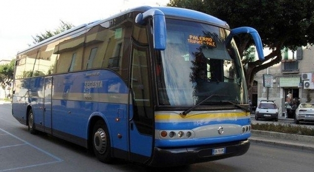 Virus, positivo sul bus da Palermo a Trapani: «Chi ha viaggiato dal 27 luglio all'8 agosto si metta in isolamento»