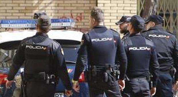 Spagna, uomo grida Allah Akbar e la polizia gli spara: ferito