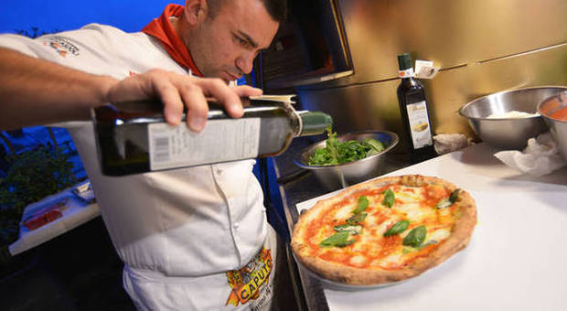 Napoli, ecco le pizze per l'Expo: tanti gusti per far apprezzare l'Italia al mondo | Video
