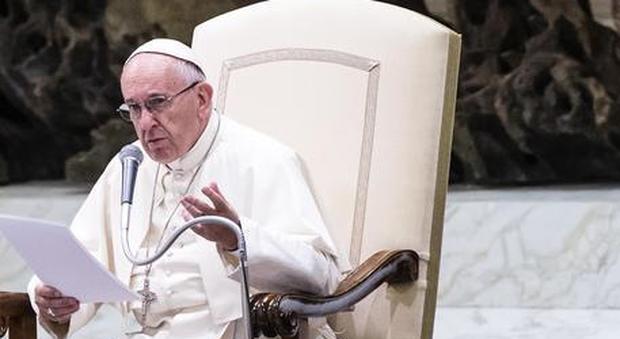 Attentato di Nizza, il papa incontra i parenti delle vittime: «All'odio non si risponde con l'odio»