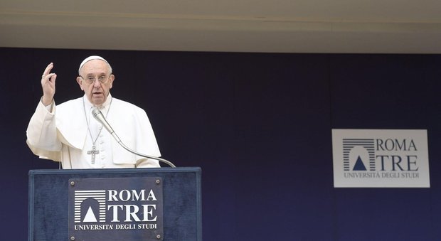 Papa Francesco: le migrazioni non minacciano l'identità cristiana dell'Europa