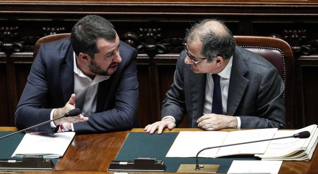 «Sul debito l'Italia viola le regole», ma Tria fa muro: «Un errore la stretta adesso»