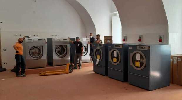 Centro di prima accoglienza, arriva la lavanderia sociale con otto lavatrici industriali