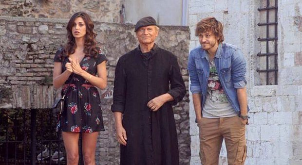 Belen Rodriguez, Terence Hill e Andres Gil durante le riprese a Spoleto