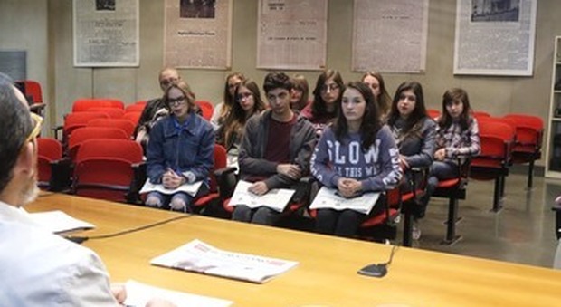 Studenti del liceo artistico San Leucio di Caserta in visita al Mattino | Foto