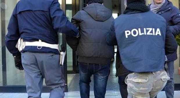 Tradito da una manovra sospetta: arrestato passeur 31enne, espulsi due kosovari
