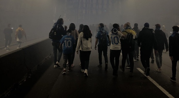 Napoli, guasto sulla linea 2 della metropolitana: migliaia di tifosi bloccati dopo la partita
