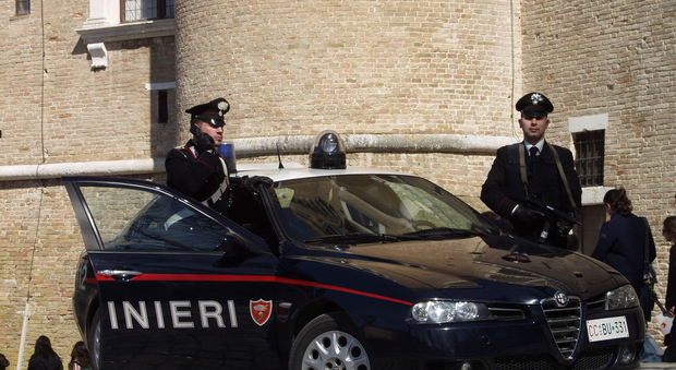 Urbino, ruba la pensione all'anziana e la nasconde nel Corano: arrestata