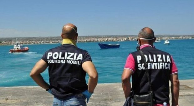 Immigrazione, centinaia di sbarchi in Sicilia: arrestati sei scafisti
