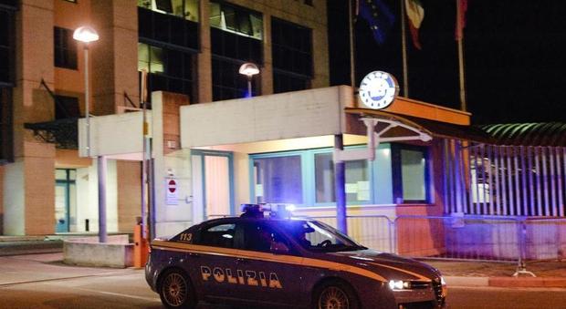 Minaccia di morte l'ex moglie con tre fucili in casa: Perugia, quarantenne nei guai
