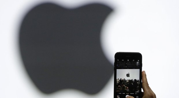 Apple studia il nuovo iPhone: la versione celebrativa costerà mille dollari