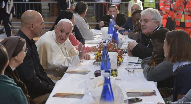 Evadono dopo il pranzo con il Papa: caccia a due detenuti