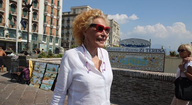 Ornella Vanoni a Napoli visita il Castel dell'Ovo