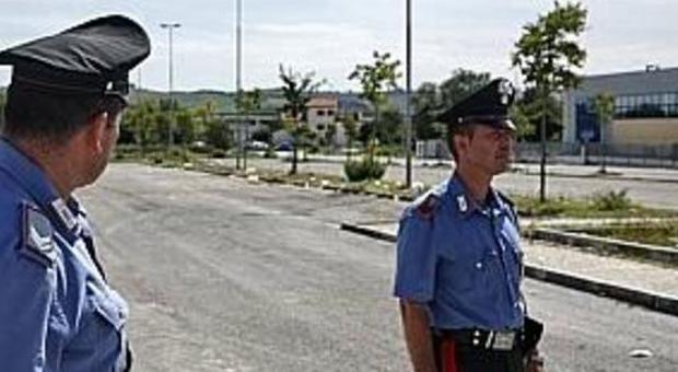 Civitanova, aggredisce un collega I carabinieri gli sequestrano le armi