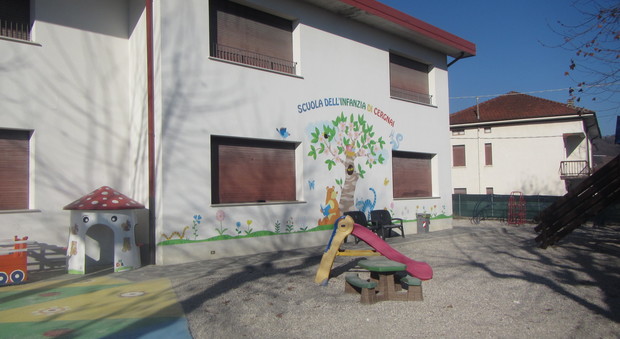 La scuola materna di Cergnai di Santa Giustina presa di mira da Erostrato