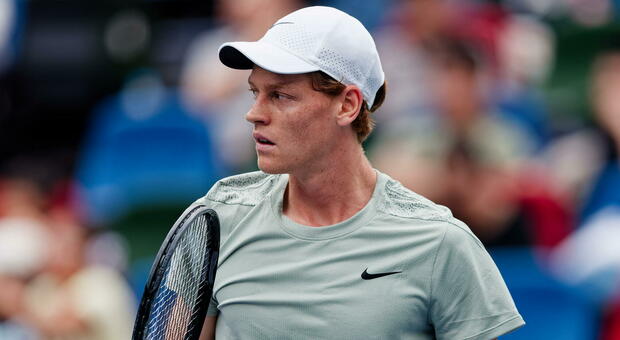 Sinner domina contro Medvedev e vince in due set (6-1, 6-4): Jannik in semifinale a Shanghai