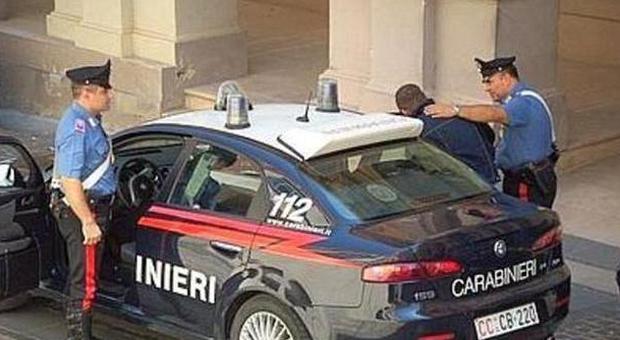 Livorno, respinto da una donna, getta acido sul viso della sua amica: arrestato