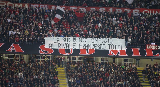 Ovazione del Meazza a Totti: applausi prima di Milan-Roma