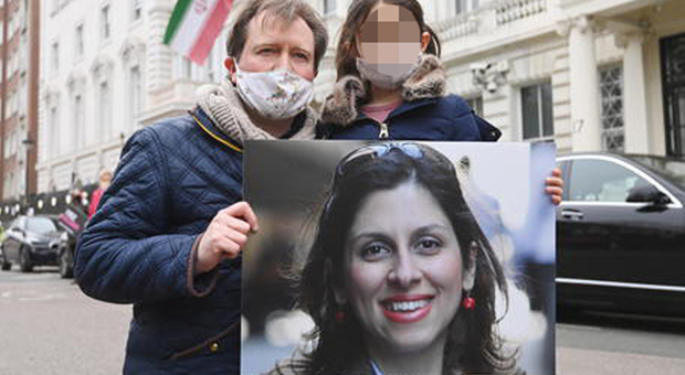 Nazanin Zaghari-Ratcliffe, alla donna detenuta in Iran restituito il passaporto