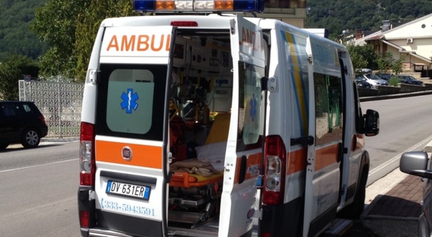 Scontro tra auto e moto, il terribile incidente nel Barese: morto un 25enne e due feriti