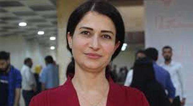 Hevrin Khalaf, uccisa la paladina curda delle donne: trucidata dai filo-turchi