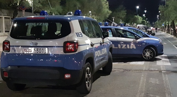 Pesaro, il predone dei negozi ruba 6mila euro dall'urna cineraria alle pompe funebri: 24enne arrestato