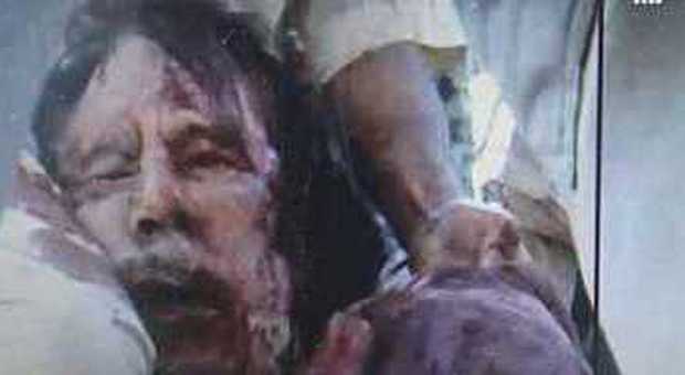Libia, Gheddafi ucciso dai ribelli/ Video mentre fuggiva da Sirte sotto attacco Berlusconi: «Sic transit gloria mundi»