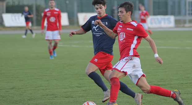 L’attaccante Alessandro Peroni, 18 anni, in azione durante una partita del Matelica