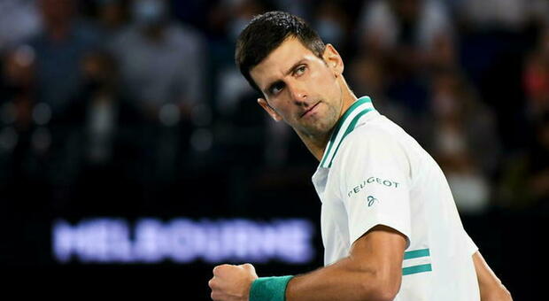 Novak Djokovic rompe il silenzio dall'hotel: «Grazie a tutti». Cos'ha scritto su Instagram