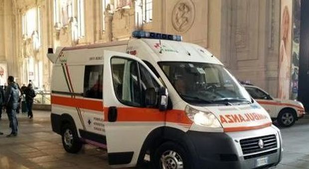 Milano, interviene in difesa della figlia aggredito da gang di albanesi