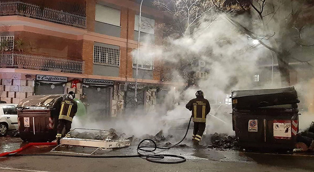 Roma, incendia cassonetti a Monteverde: arrestato (anche) per violazione delle norme anti-Covid
