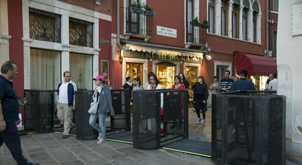 Venezia a pagamento, le reazioni dei commercianti: «Misura necessaria ma bisogna intercettare la gente già all'arrivo»