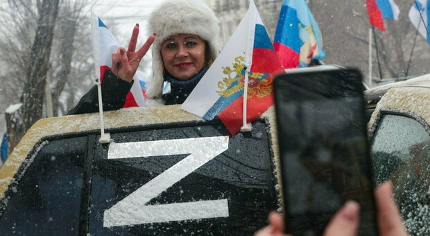 “Z", il simbolo dell'invasione russa colpisce le aziende: da Zulip a Louis Vuitton, le big messe alla gogna sui social