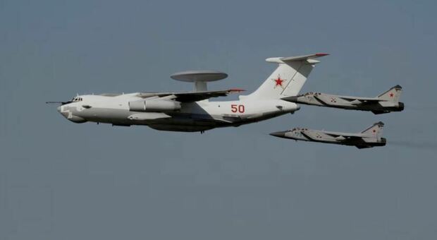Mistero nel Mar d'Azov: i due giganti dell'aria russi (A-50 e Il-22 da 350 milioni di dollari) abbattuti da missili ucraini-americani o dal fuoco amico?