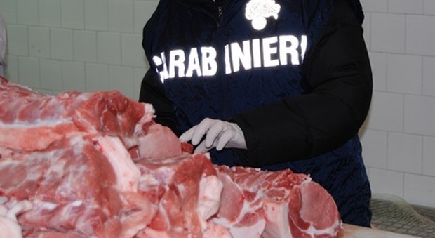 Roma, carne senza tracciabilità: sequestrati 86 quintali, valore di 200mila euro