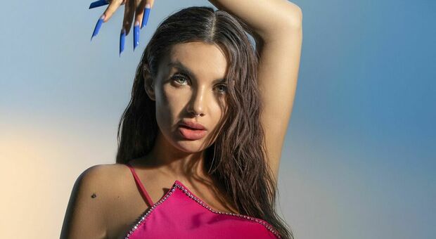 La regina del reggaeton italiano Elettra Lamborghini alla “Notte + rosa” di Porto Sant’Elpidio: «Sarà un maxi show»