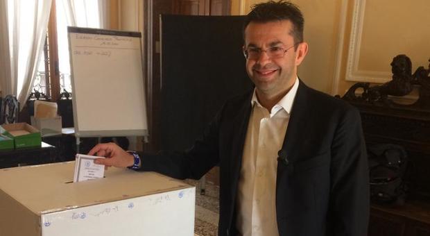 Il presidente della provincia Roberto Padrin al voto