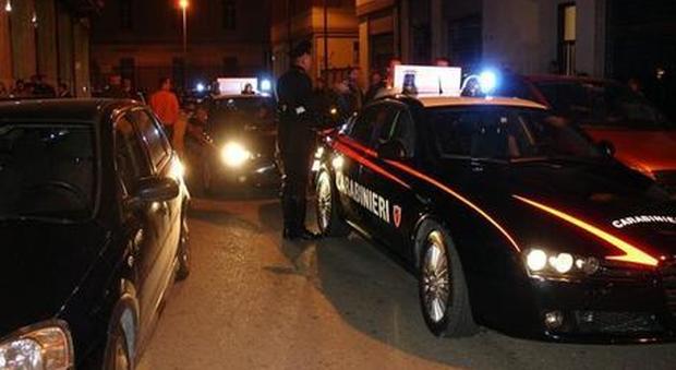 Soffoca la moglie malata di tumore e chiama i Carabinieri: "Venite, l'ho uccisa"