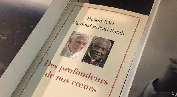 Ratzinger, troppo tardi: il libro sul celibato in Francia è già nelle librerie con la sua firma