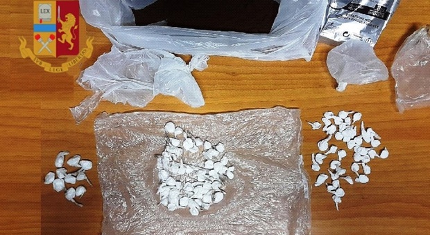 Ischia, due arresti: presi con 46 grammi di coca in una busta di caffé
