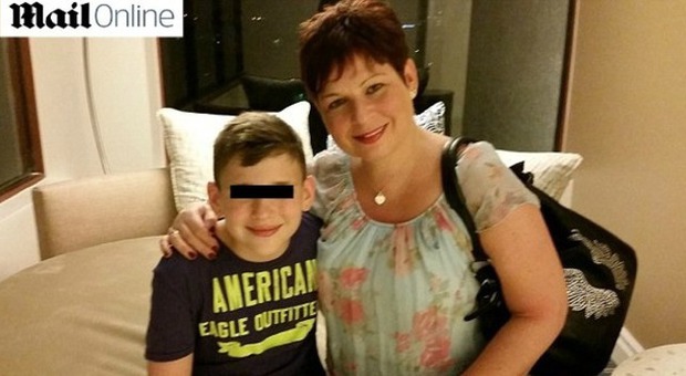 Ragazzo di 11 anni cacciato dall'aereo per un'allergia